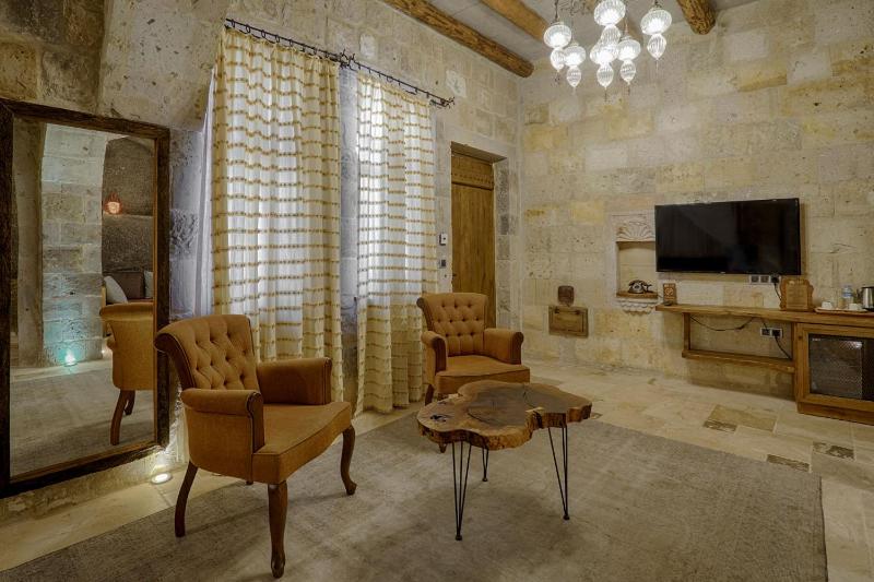 Cave Suite Room image 4