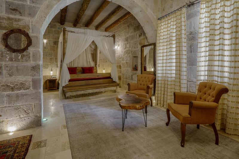 Cave Suite Room image 3