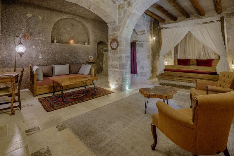 Cave Suite Room image 2
