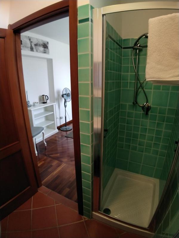 Single Room with Private Bathroom image 4