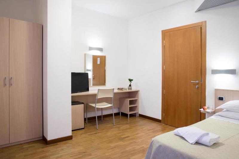 Business Single Room image 3