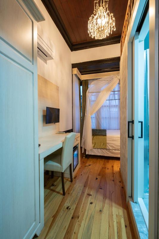Superior Double Room image 3