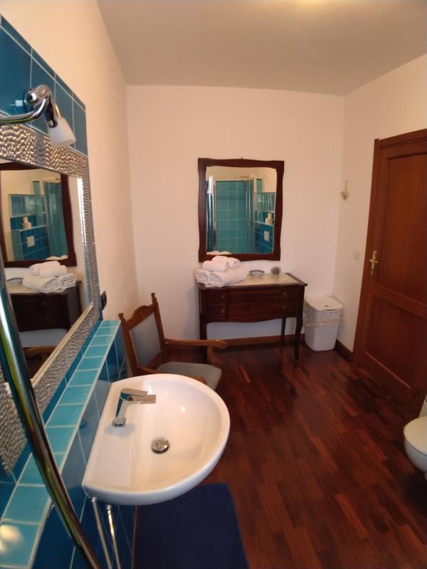Deluxe Double Room with Balcony and Sea View image 3