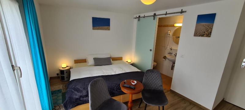 Double Room with Lake View image 3