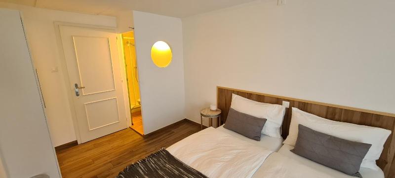 Triple Room with Lake View image 1