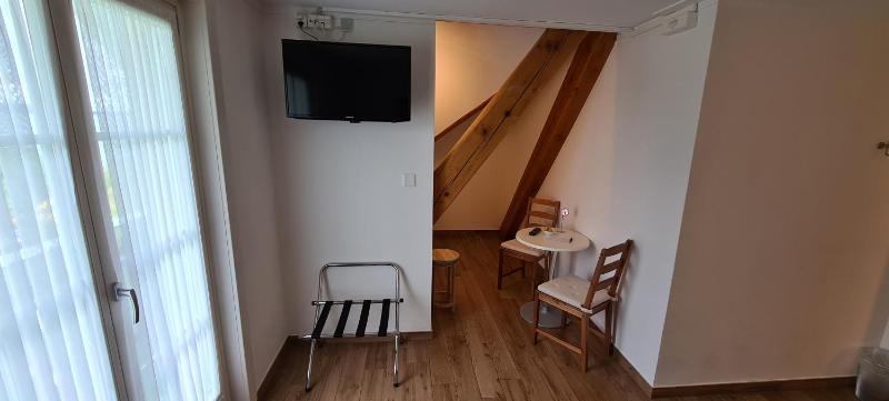 Triple Room with Lake View image 2