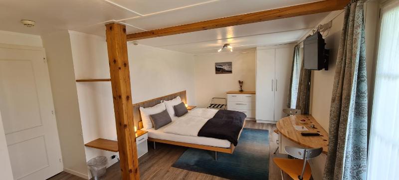 Double Room with Lake View image 2
