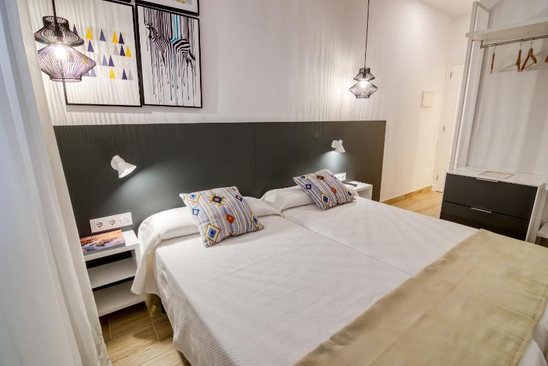 Double or Twin Room image 4