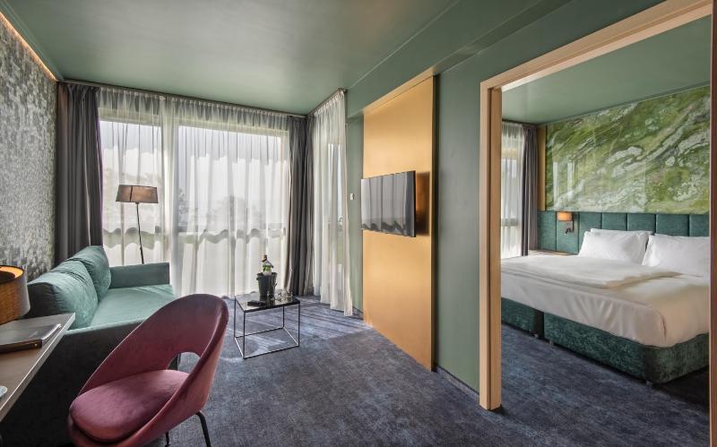 Premium Junior Suite image 3