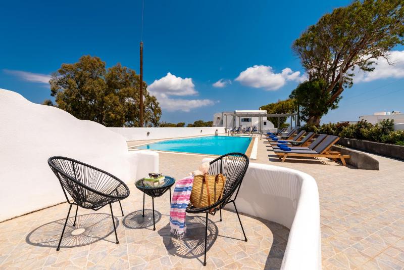 Double or Twin Room with Pool View & Hot Tub image 2