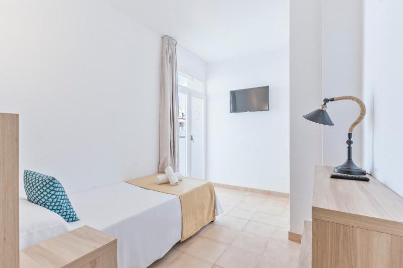 Single Room image 3
