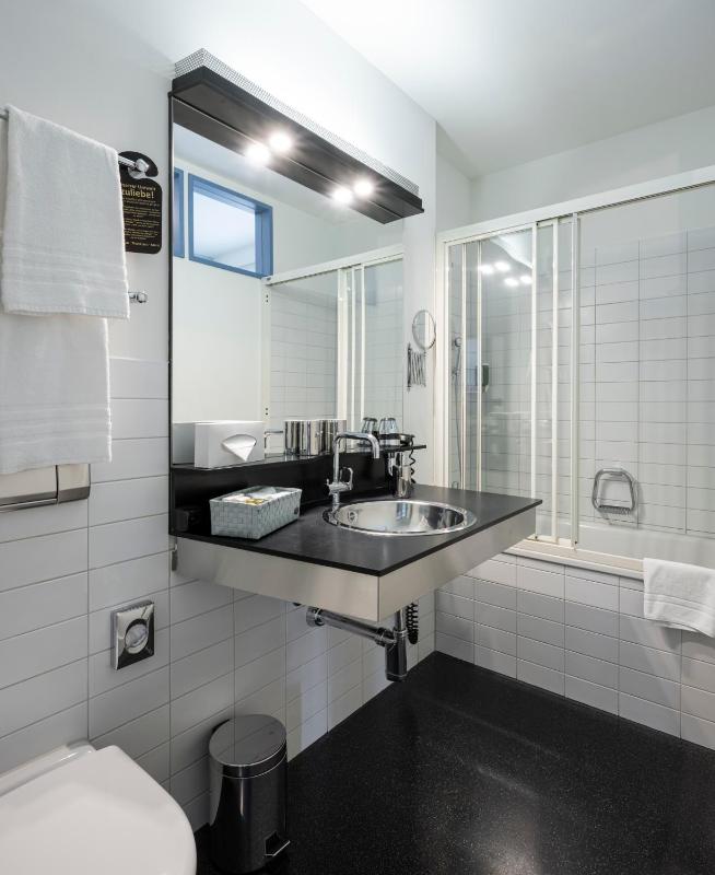 Standard Triple Room image 3