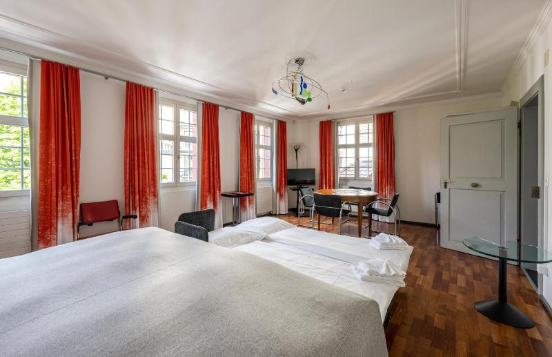 Standard Triple Room image 4