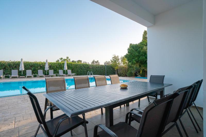 Deluxe Villa image 2