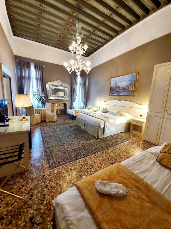 Superior Quadruple Room image 1