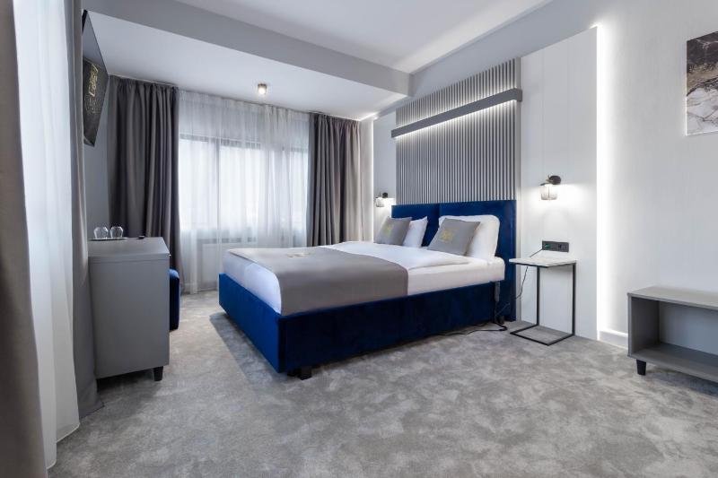 Deluxe Double Room image 2