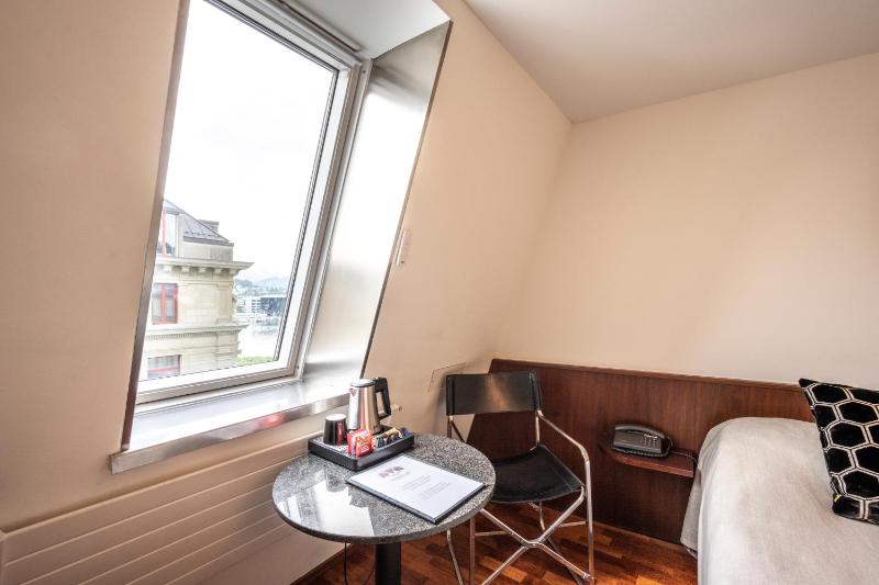 Single Room image 3