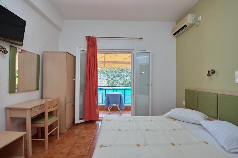 Double or Twin Room with Sea View image 4