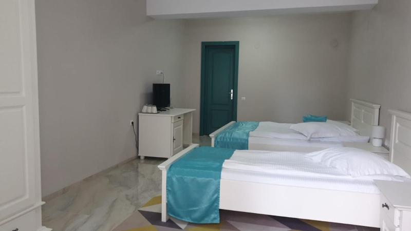 Deluxe Triple Room image 2
