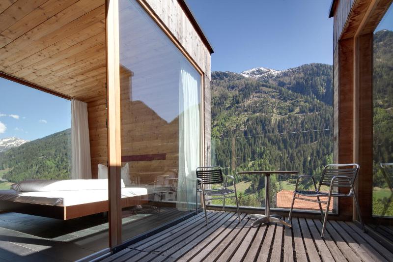 Apartment with Mountain View image 4