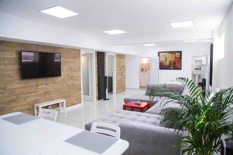 Hermann Apartments - image 7
