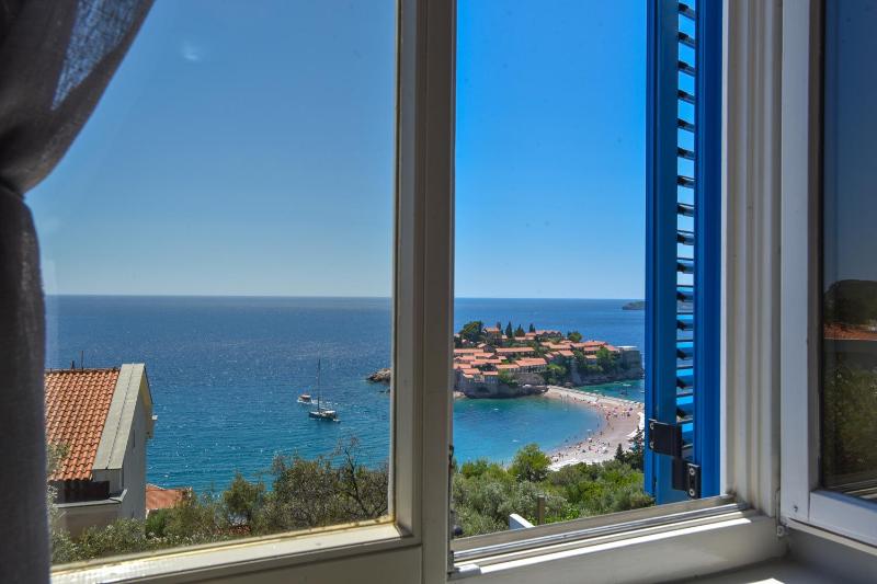 Triple Room with Sea View image 3