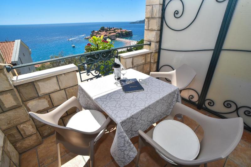 Triple Room with Sea View image 2