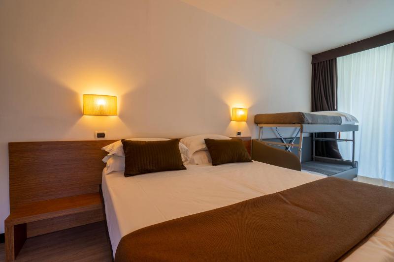 Quadruple Room image 2