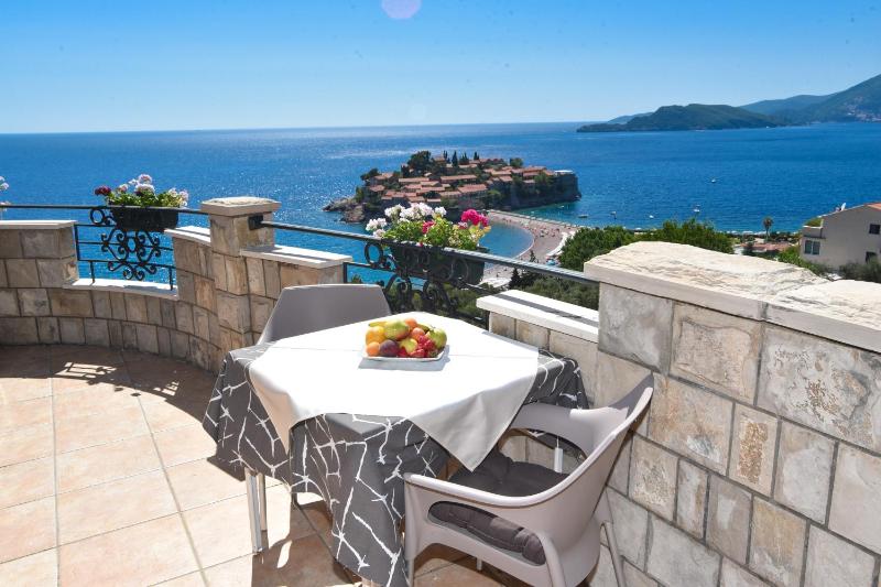 Comfort Two-Bedroom Apartment image 2