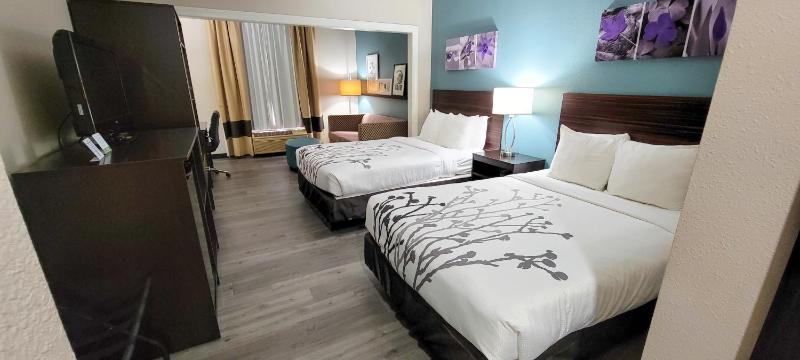 Suite with Two Double Beds and Sofa Bed - Non Smoking image 2