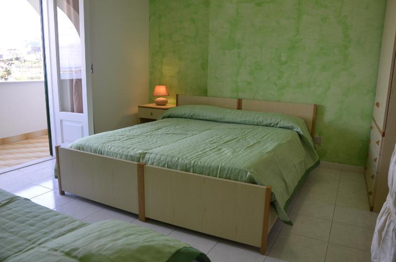 Triple Room with Sea View image 4