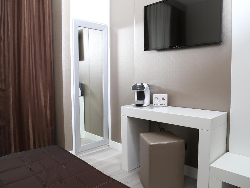 Budget Double Room image 3