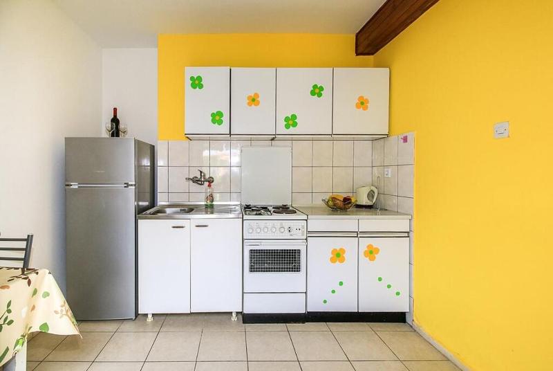One-Bedroom Apartment image 2