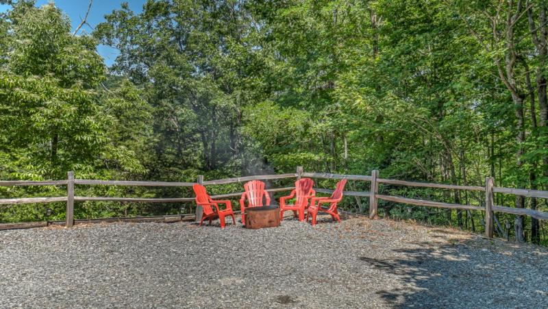 Sunshine Daydream - Mountain View | Hot tub | Pool table | Foosball | Fire Pit - image 11