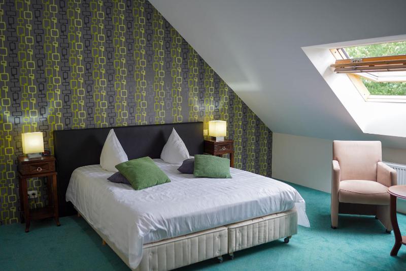 Deluxe Double Room image 3