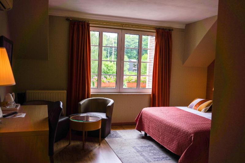 Deluxe Double Room with Bath image 1