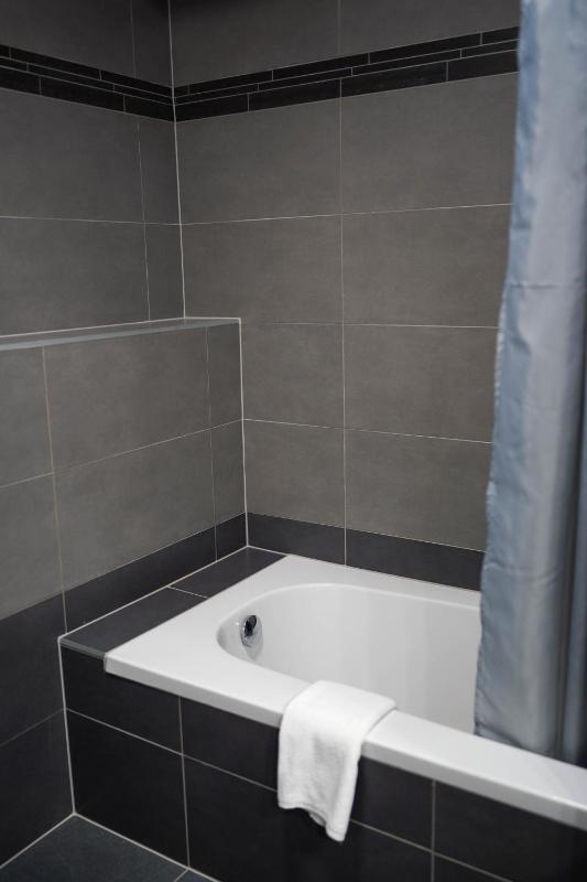Deluxe Double Room with Bath image 3