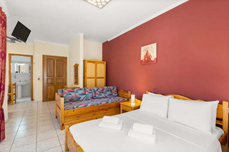 Standard Triple Room image 3