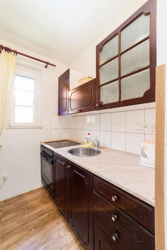 One-Bedroom Apartment (3 Adults) image 2
