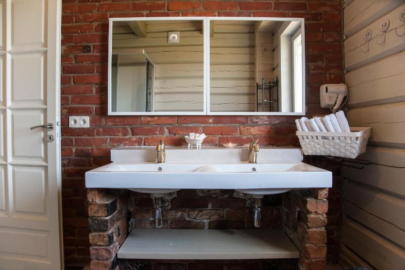 Three-Bedroom Villa image 4