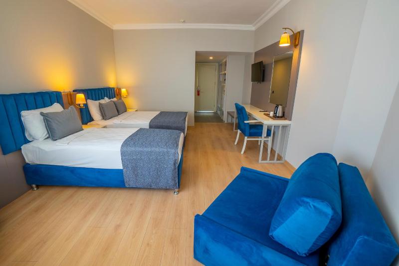 Large Room (2 Adults + 2 Children) image 2