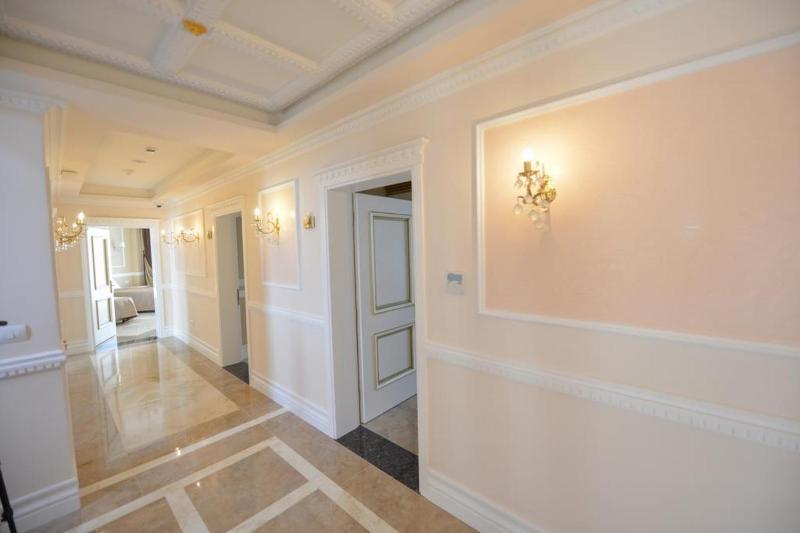 Family Room image 2