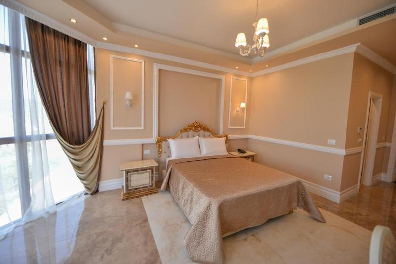 Deluxe Double Room image 2