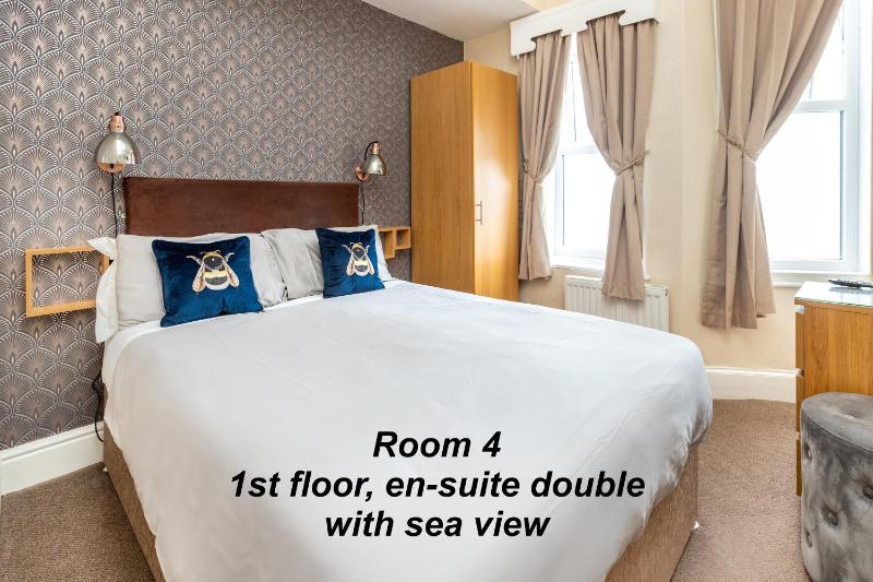 rm 4 Double Room with Sea View - First Floor image 4