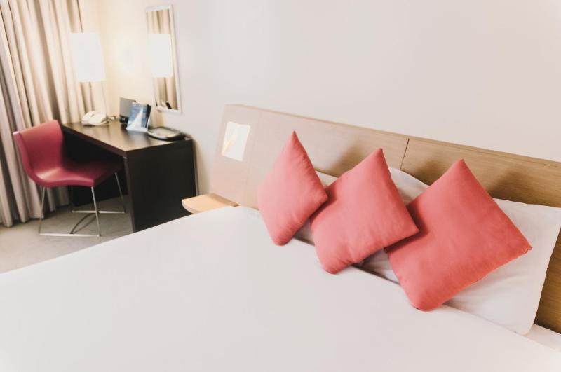 Executive Room with One King Bed And One Double Sofa Bed image 4