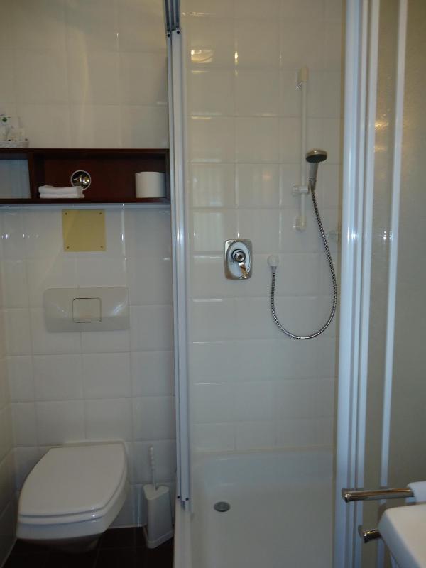 Double Room image 3