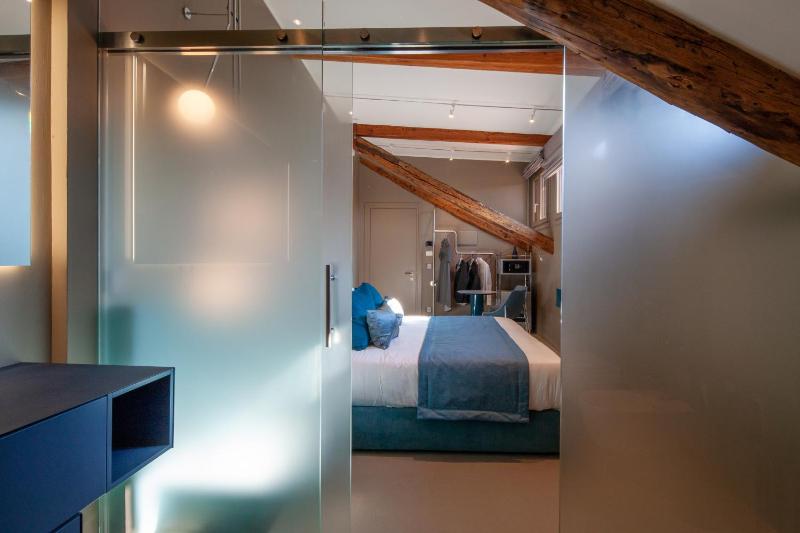 Deluxe Double or Twin Room image 4