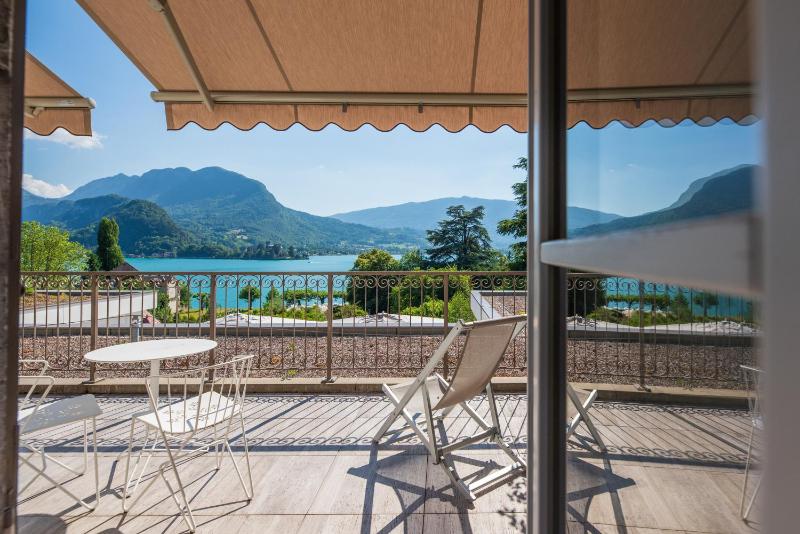 Junior Suite with Lake View with free spa access image 2