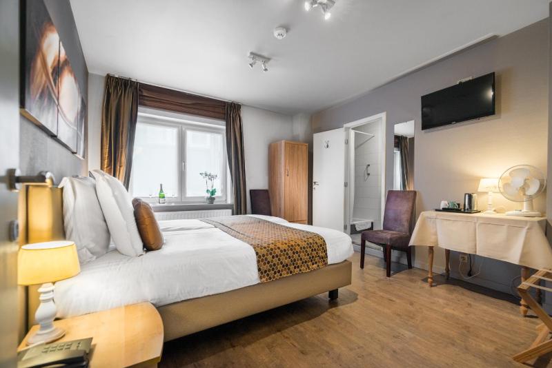Twin Room image 2