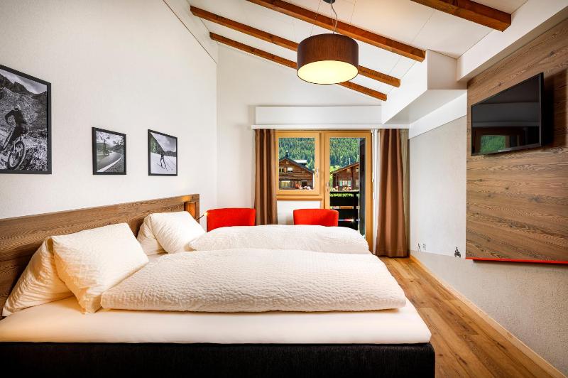 Double or Twin Room image 4